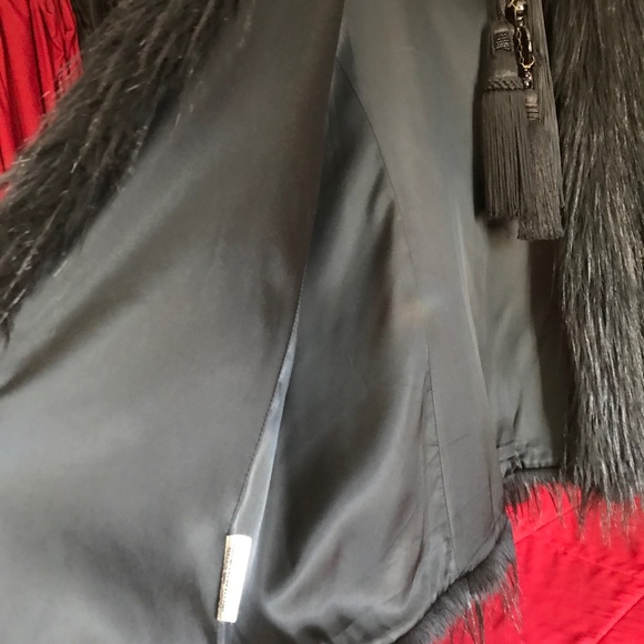 🖤”NWOT”🖤 BLACK FAUX FUR VEST . . . - Picture 6 of 6